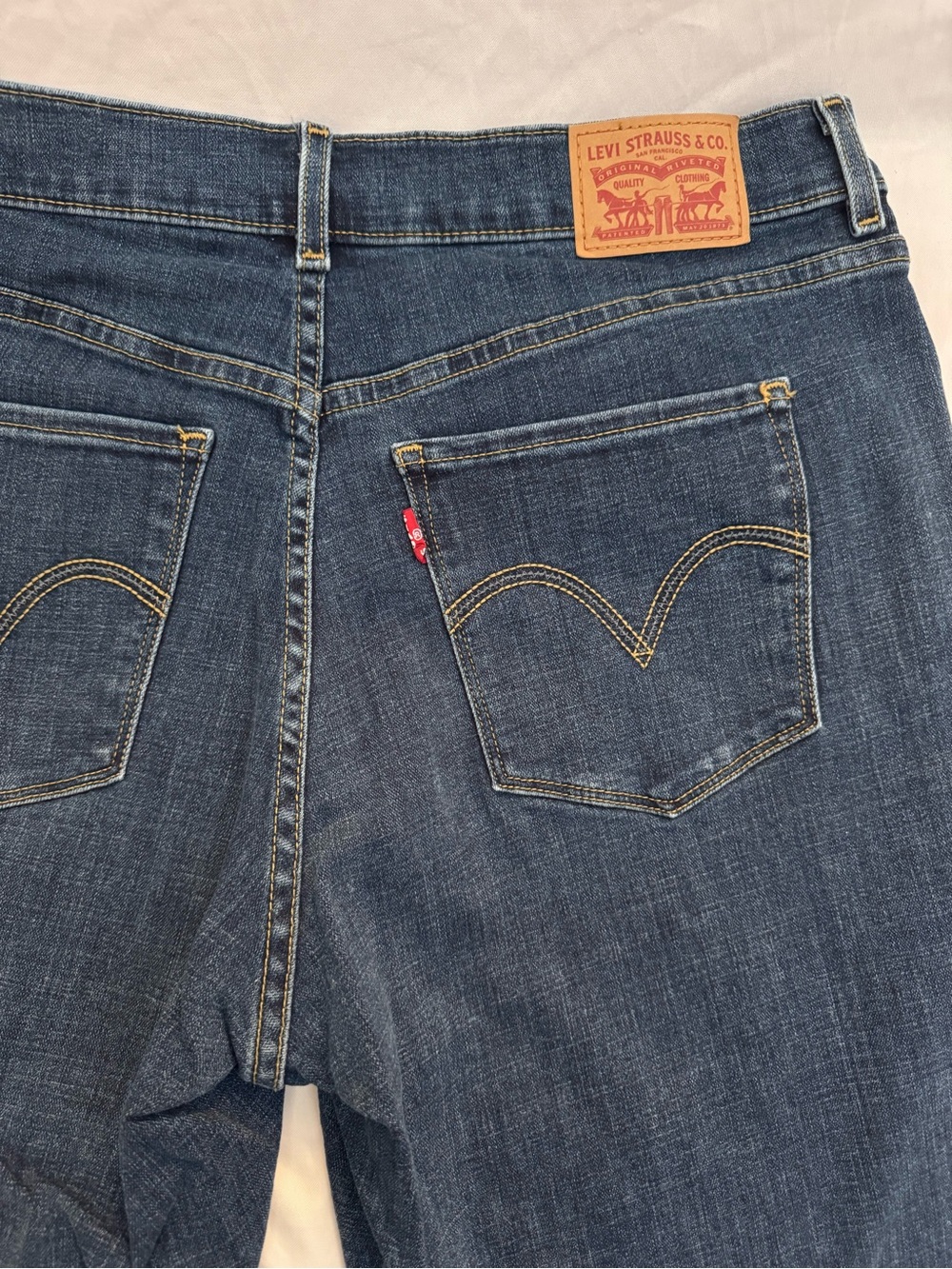 Levi's Women’s Classic Straight Jeans, 12 short, great condition